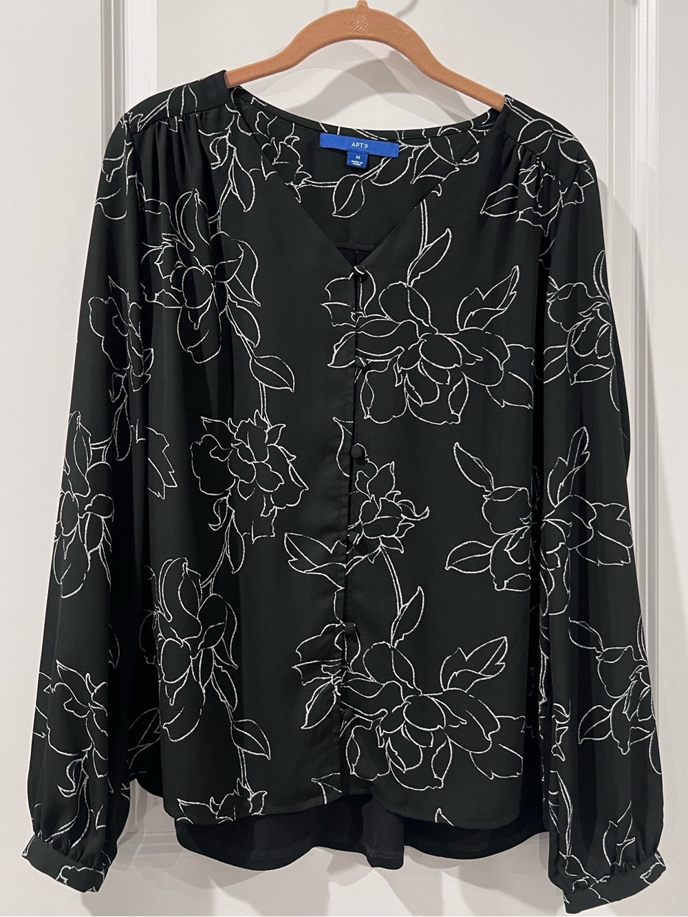 Apt 9 Black Blouse With White Floral Print in Women’s Size M NWT